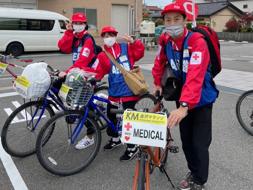 金沢マラソンに救護ボランティア「AED隊」として参加｜TOPICS｜北陸大学